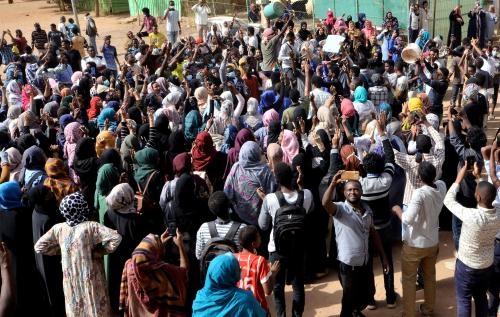 Sudanese demonstrators chant slogans as they participate in anti-government protests in Khartoum, Sudan January 17, 2019. REUTERS/Mohamed Nureldin Abdallah - RC12DA214610