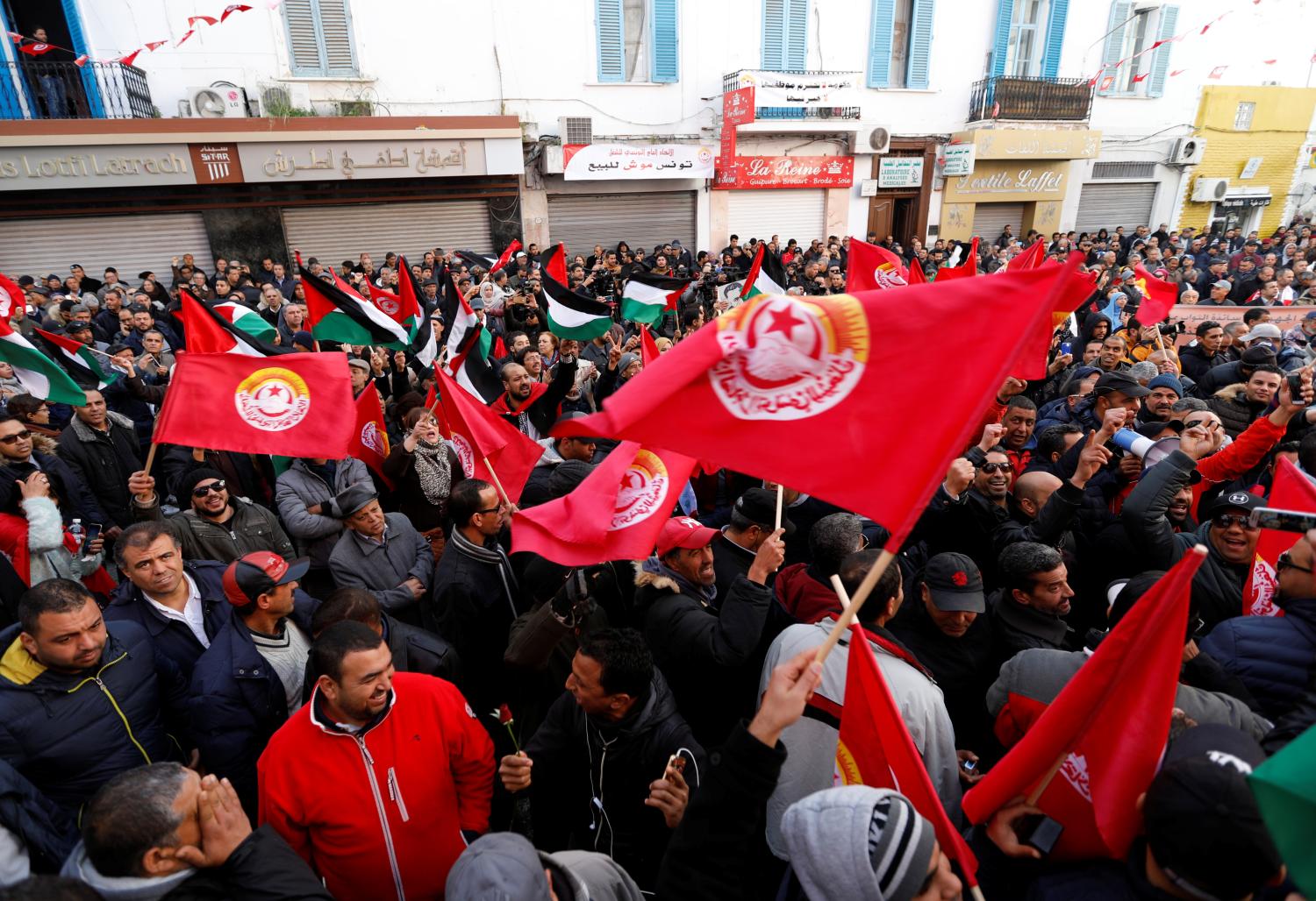 People gather during a nationwide strike against the government's refusal to raise wages in Tunis, Tunisia January 17, 2019. REUTERS/Zoubeir Souissi - RC180C53AD40