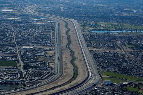 The U.S. Mexico border is shown with Juarez, Mexico on left and pom the right El Paso, Texas, U.S. June 18, 2018.        REUTERS/Mike Blake - RC1F8EC9C000