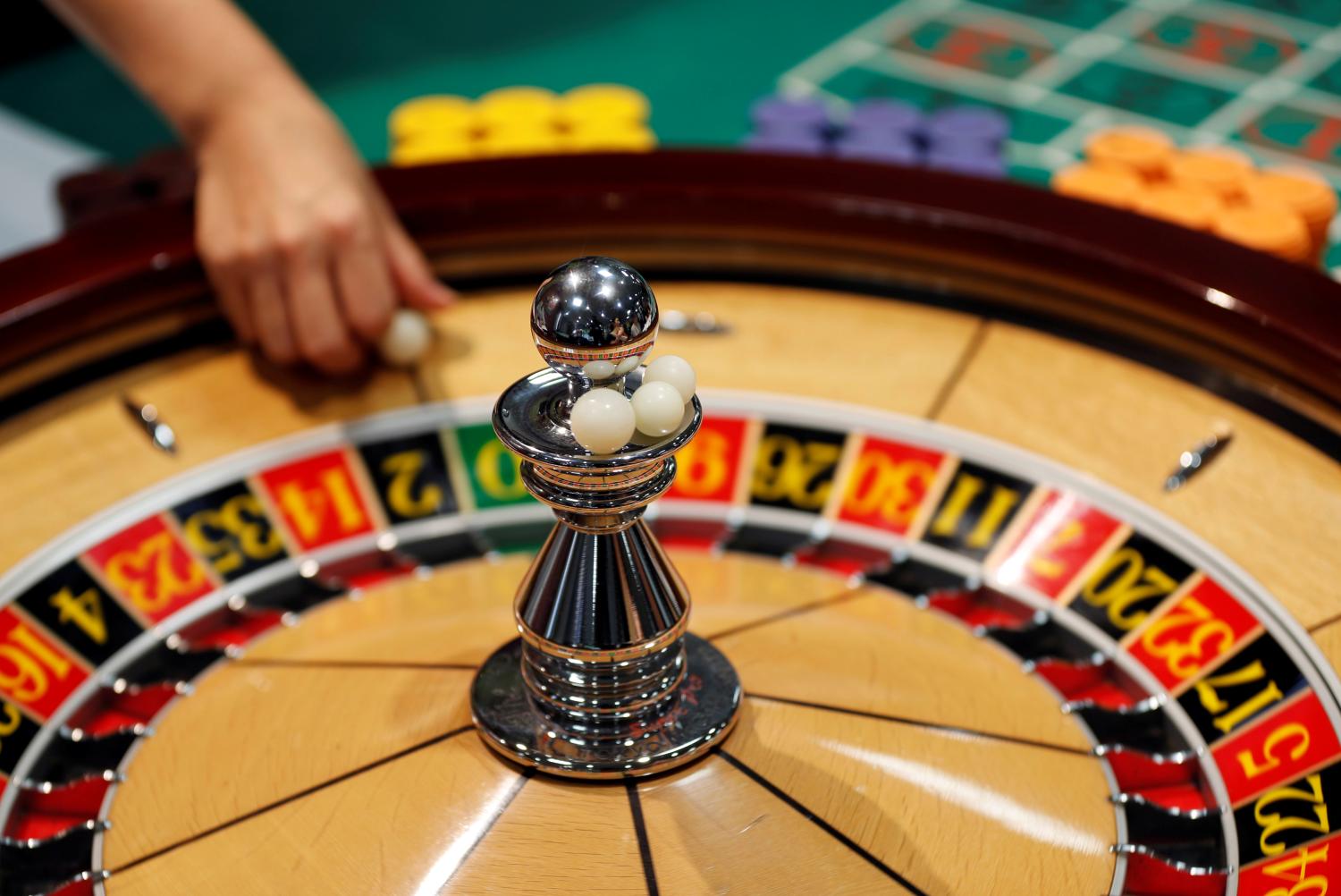 The spinning wheel on a roulette table is seen at Japan Casino School in Tokyo, Japan August 4, 2018. Picture taken August 4, 2018. REUTERS/Toru Hanai - RC130E284860