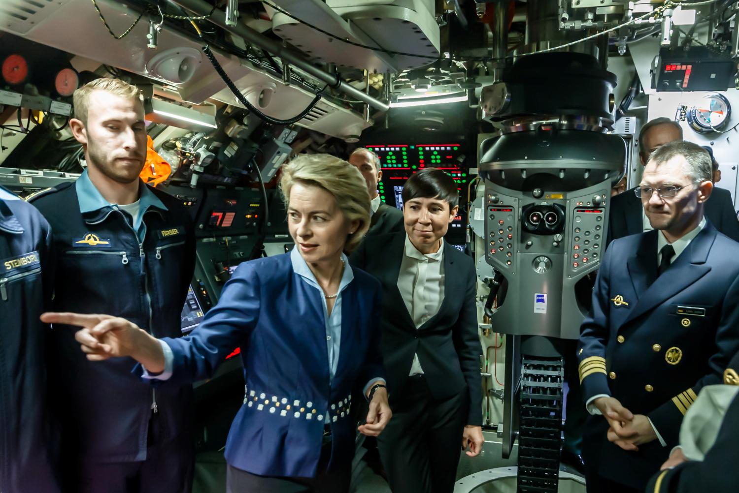 German defence Minister Ursula von der Leyen and her Norwegian counterpart Eriksen Soereide visit a German U34 submarine in Eckernfoerde, Germany, August 22, 2017.     REUTERS/Markus Scholz/POOL - RC1D79BE2370