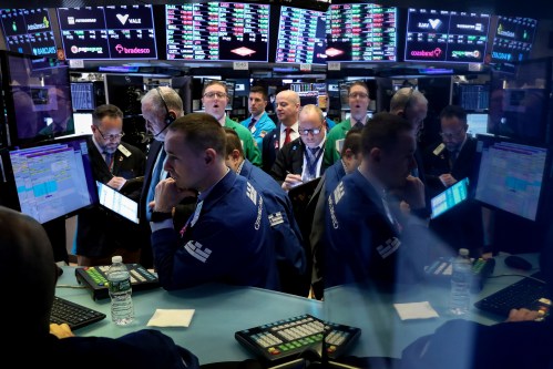 Traders work on the floor at the New York Stock Exchange (NYSE) in New York, U.S., April 4, 2019. REUTERS/Brendan McDermid - RC1EB222C3E0