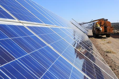 A worker operates a machinery to clean solar panels at a photovoltaic industrial park in Hami, Xinjiang Uighur Autonomous Region, China October 22, 2018. Picture taken October 22, 2018.   REUTERS/Stringer ATTENTION EDITORS - THIS IMAGE WAS PROVIDED BY A THIRD PARTY. CHINA OUT. - RC1863B9EEF0