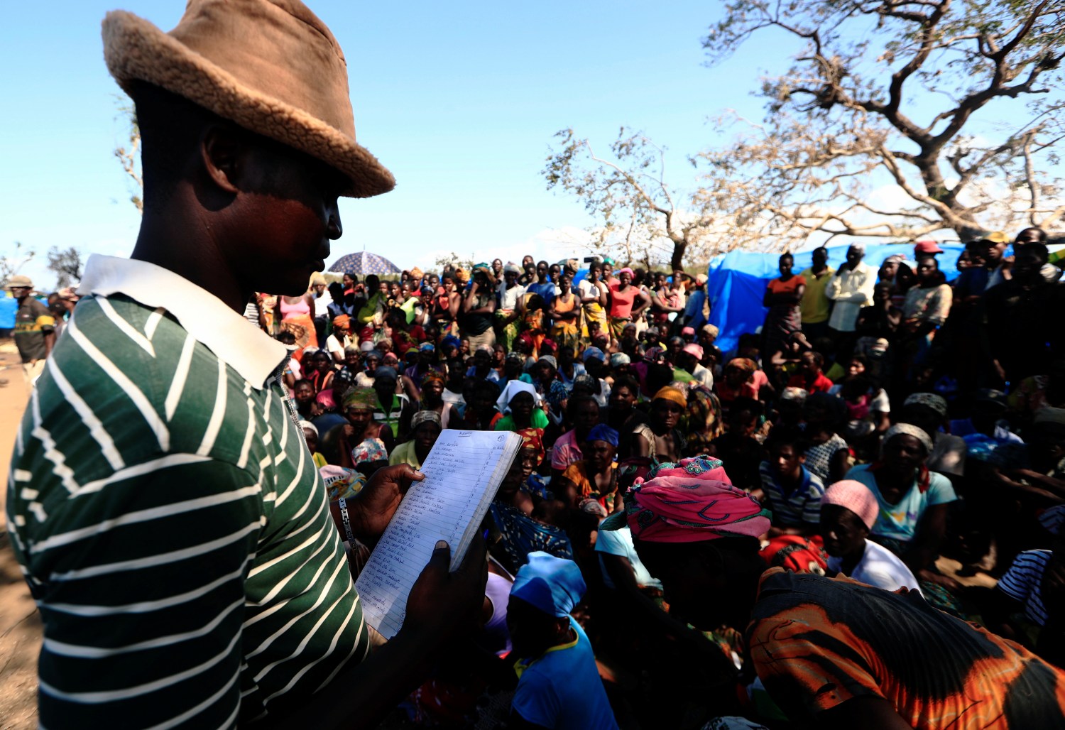 People wait to receive aid at a camp for the people displaced in the aftermath of Cyclone Idai in John Segredo near Beira, Mozambique March 31, 2019. REUTERS/Zohra Bensemra?? - RC11914B18B0