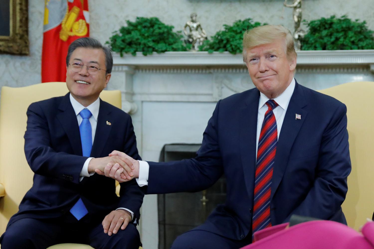 U.S. President Donald Trump greets South Koreas President Moon Jae-in inside the Oval Office at the White House in Washington, U.S., April 11, 2019. REUTERS/Carlos Barria - RC1DADDF4F50