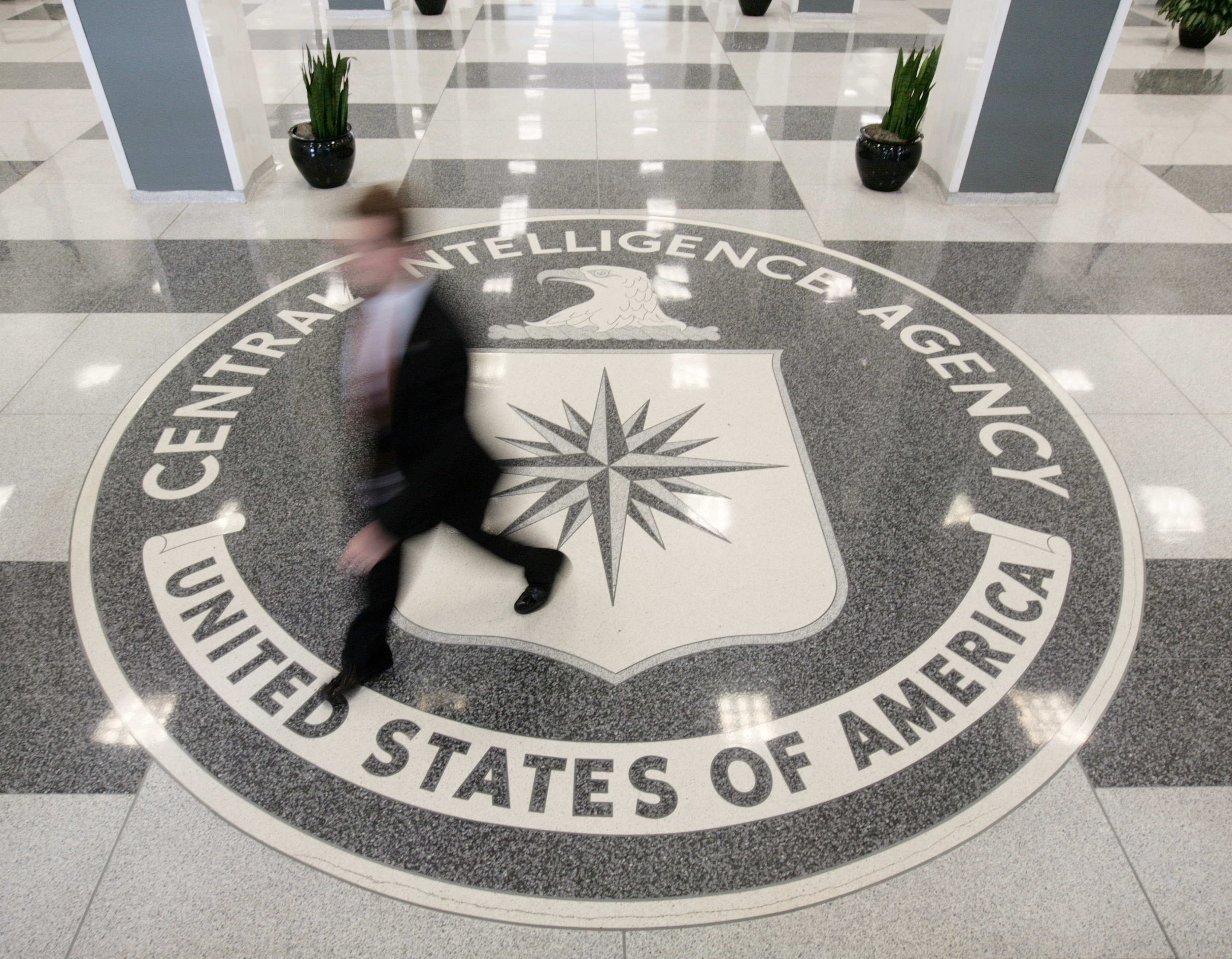 The lobby of the CIA Headquarters Building in McLean, Virginia, August 14, 2008.      REUTERS/Larry Downing      (UNITED STATES) - GM1E48F0B7101