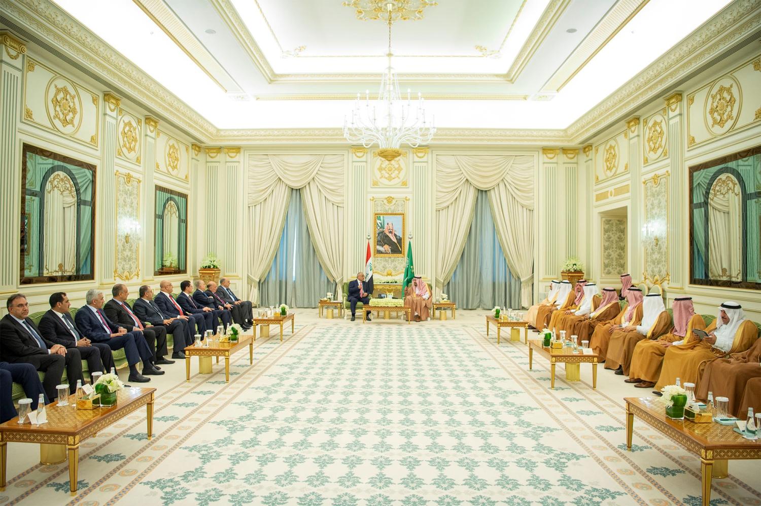Saudi Arabia's King Salman bin Abdulaziz meets with Iraq's Prime Minister Adel Abdul Mahdi and Iraqi ministers in Riyadh, Saudi Arabia April 17, 2019. Bandar Algaloud/Courtesy of Saudi Royal Court/Handout via REUTERS ATTENTION EDITORS - THIS PICTURE WAS PROVIDED BY A THIRD PARTY. - RC1A0CFF1D20