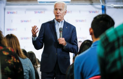 Democratic 2020 U.S. Presidential candidate Joe Biden gives a pep talk to Dallas County high school students during a campaign event at the SPARK! educational center in Dallas, Texas, U.S., May 29, 2019. REUTERS/Brandon Wade - RC14B0B014C0