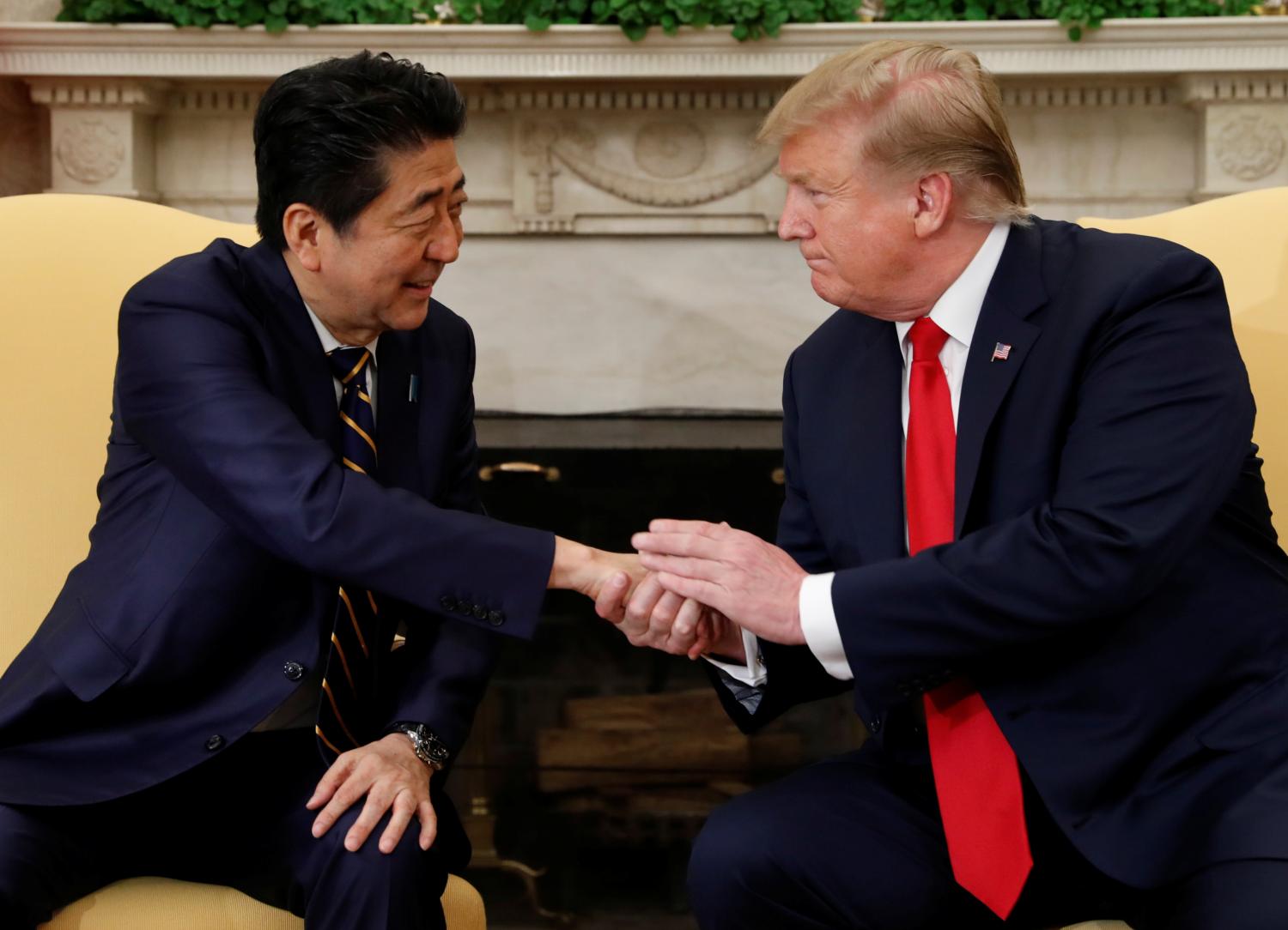 U.S. President Donald Trump meets with Japan's Prime Minister Shinzo Abe in the Oval Office at the White House in Washington, U.S., April 26, 2019. REUTERS/Kevin Lamarque - RC197ADEC1E0