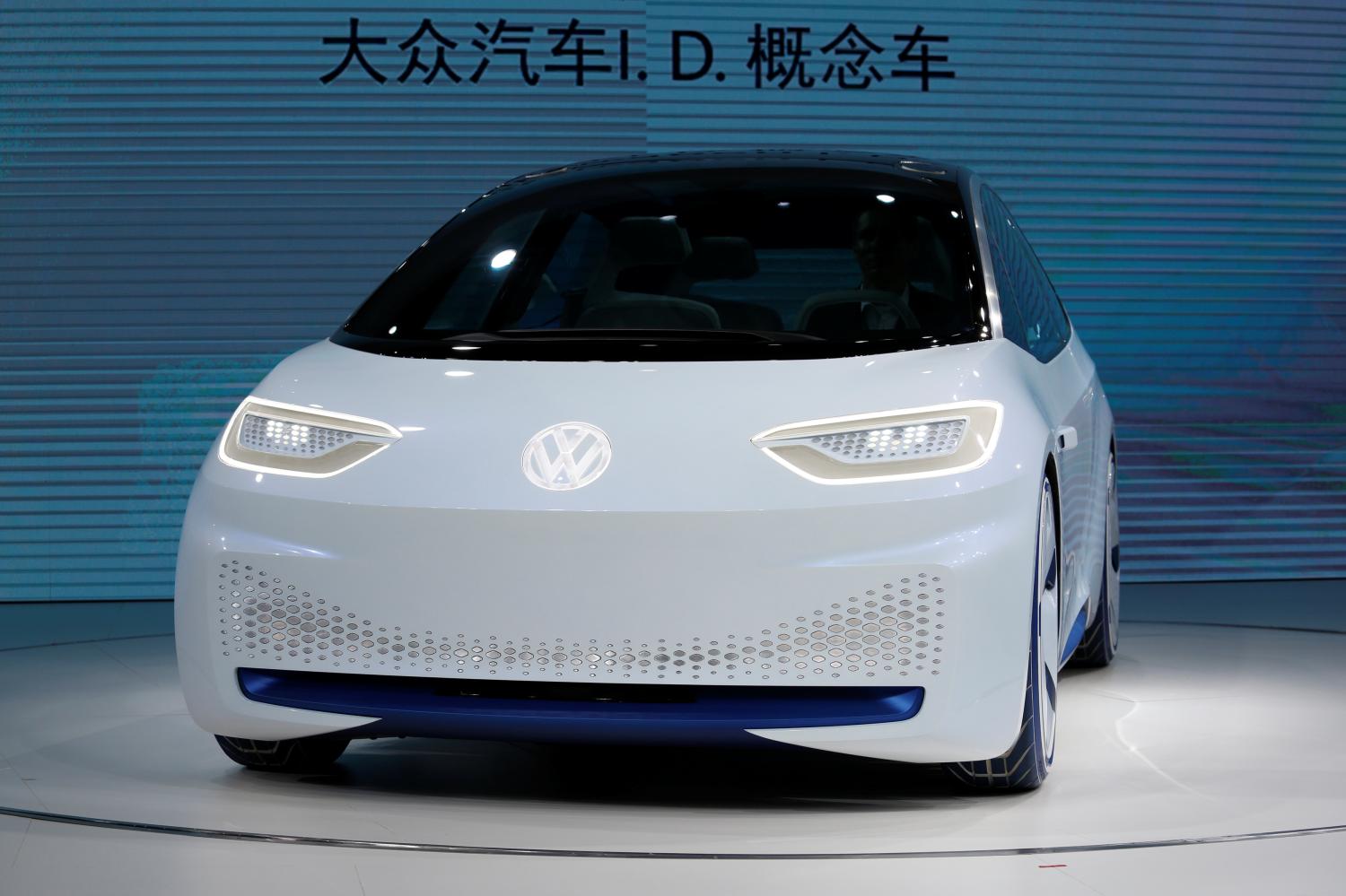 A Volkswagen I.D. electric vehicle is shown at a news conference in Guangzhou, China November 17, 2016.      REUTERS/Bobby Yip - D1BEUNIGXQAA