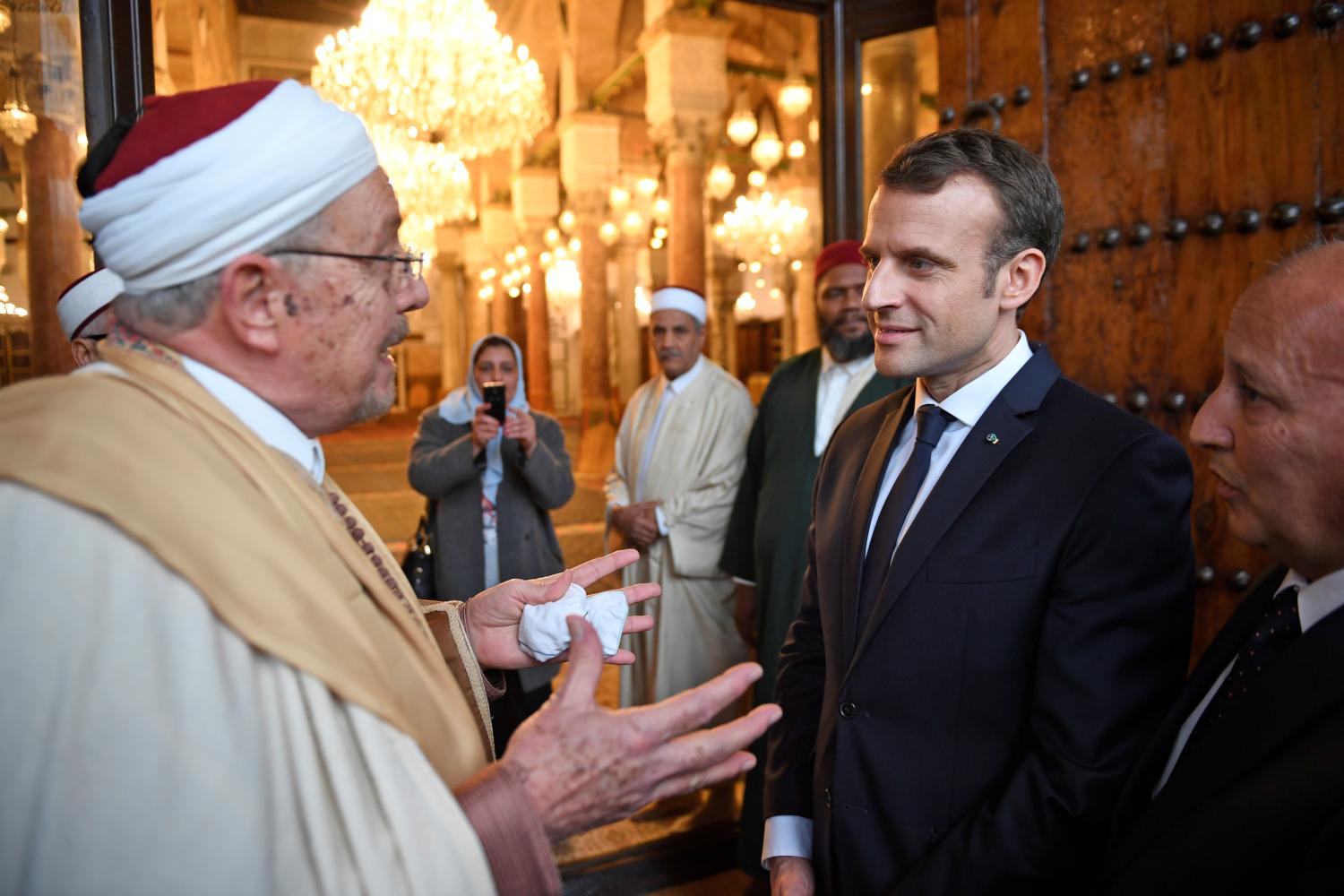 French President Emmanuel Macron speaks with a Muslim cleric as he visits the Zitouna mosque in the Medina (old town) of the Tunisian capital Tunis, Tunisia, February 1, 2018.   REUTERS/Eric Feferberg/Pool - RC1DF0E93920