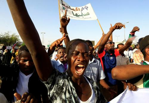 Sudanese protesters attend a demonstration in front of the defense ministry compound in Khartoum, Sudan, May 2, 2019. REUTERS/Mohamed Nureldin Abdallah     TPX IMAGES OF THE DAY - RC1842B87200