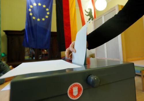 People cast their votes during Berlin state election, Germany, September 18, 2016. German Chancellor Angela Merkel's conservatives look set to suffer a second electoral blow in two weeks in a Berlin city vote on Sunday as voters are expected to express their unease with her refugee-friendly policy. REUTERS/Fabrizio Bensch - LR1EC9I0MBW00