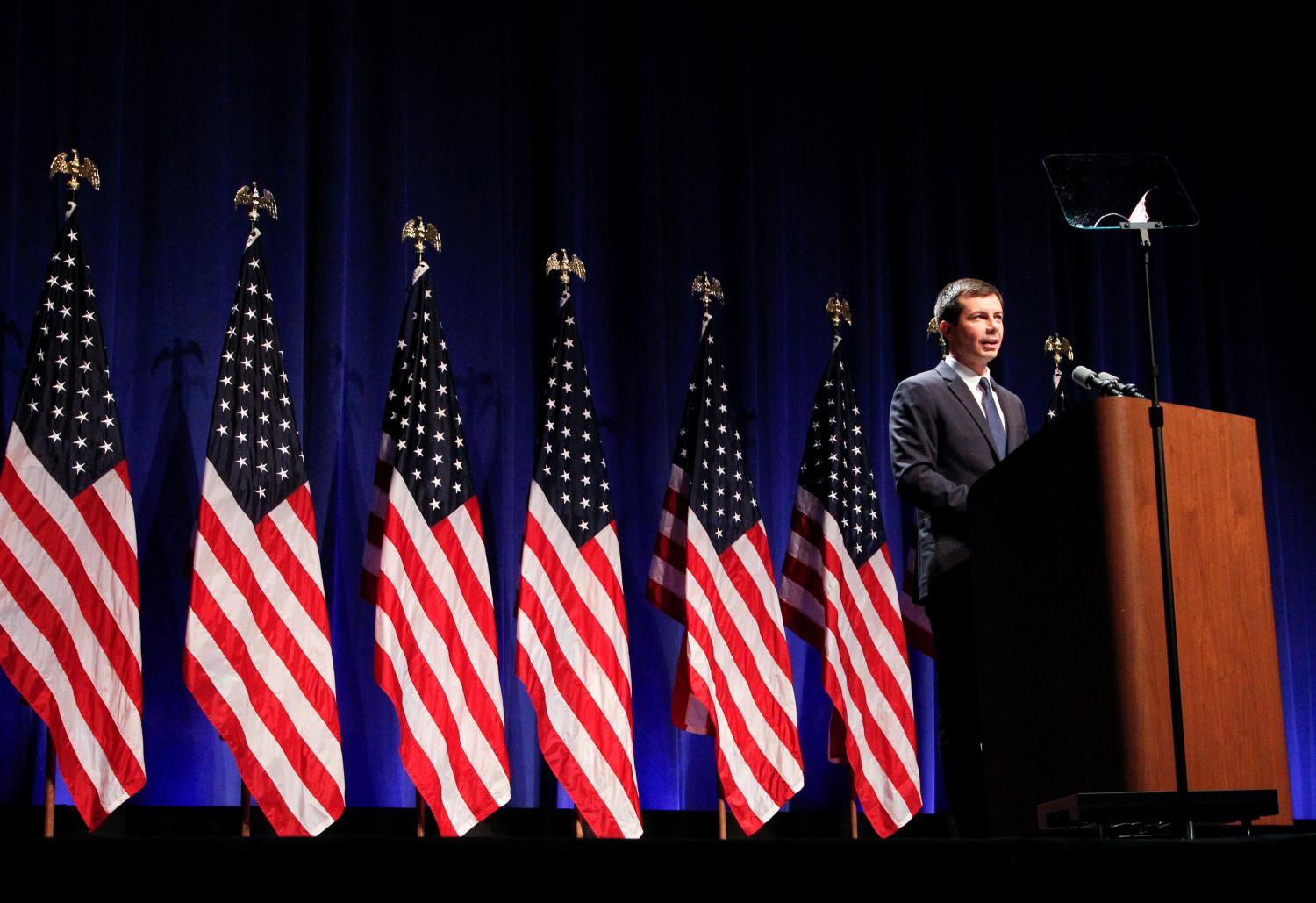 U.S. Democratic presidential candidate Mayor Pete Buttigieg delivers remarks on foreign policy and national security, in Bloomington, Indiana, U.S., June 11, 2019.       REUTERS/John Sommers II - RC1C07366BC0