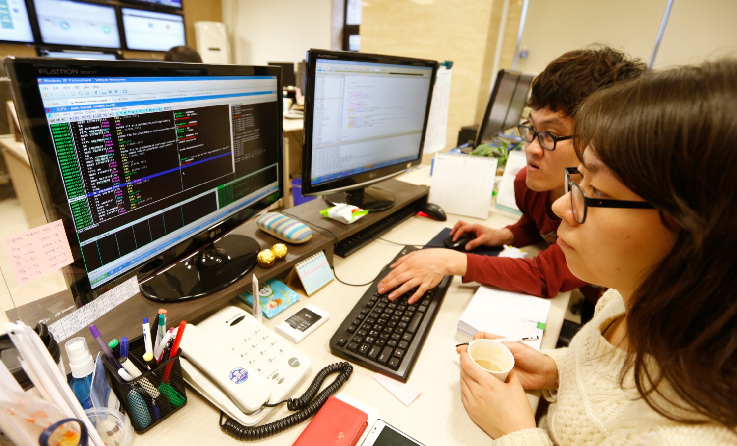 Researchers of Hauri, an IT security software company investigating computer viruses, work at their lab in the company in Seoul March 22, 2013. This week's cyber-attack on South Korean broadcasters and banks may not have originated in China after all as the IP address has been traced to one of the victim banks, the communications regulator said on Friday.  REUTERS/Lee Jae-Won (SOUTH KOREA - Tags: SCIENCE TECHNOLOGY CRIME LAW BUSINESS TELECOMS) - GM1E93M1BKH01