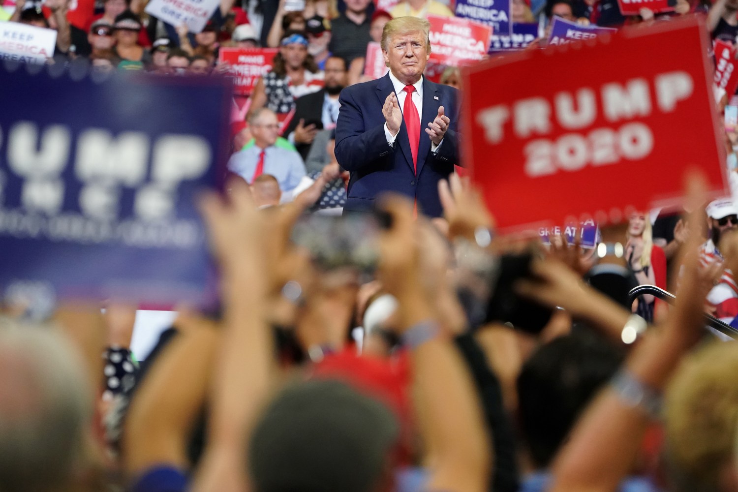 U.S. President Donald Trump speaks at a campaign kick off rally at the Amway Center in Orlando, Florida, U.S., June 18, 2019. REUTERS/Carlo Allegri - RC1ADE2C1FE0