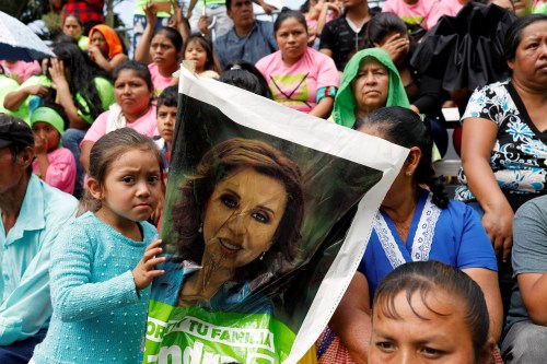 A girl plays with a poster during the closing campaign rally of Sandra Torres, presidential candidate for the National Unity of Hope (UNE), in Villanueva, on the outskirts of Guatemala City, Guatemala June 14, 2019. REUTERS/Luis Echeverria - RC1DED5E1700