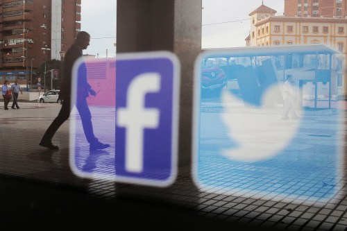 Facebook and Twitter logos are seen on a shop window in Malaga, Spain, June 4, 2018. REUTERS/Jon Nazca - RC1E67248790