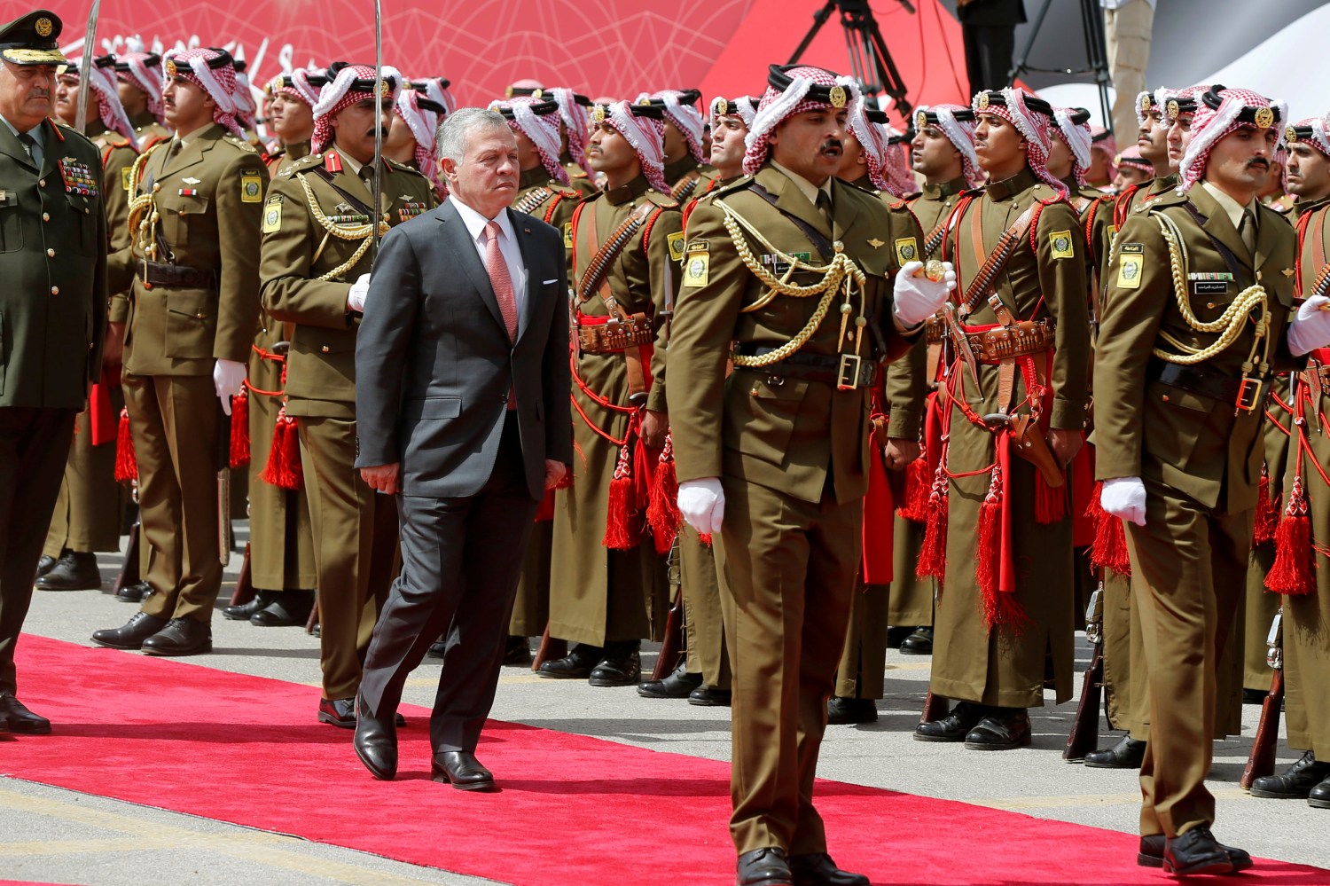 Jordan's King Abdullah reviews the guard of honour during a ceremony celebrating the country's 73rd Independence Day in Amman, Jordan, May 25, 2019. REUTERS/Muhammad Hamed - RC122FB03AE0
