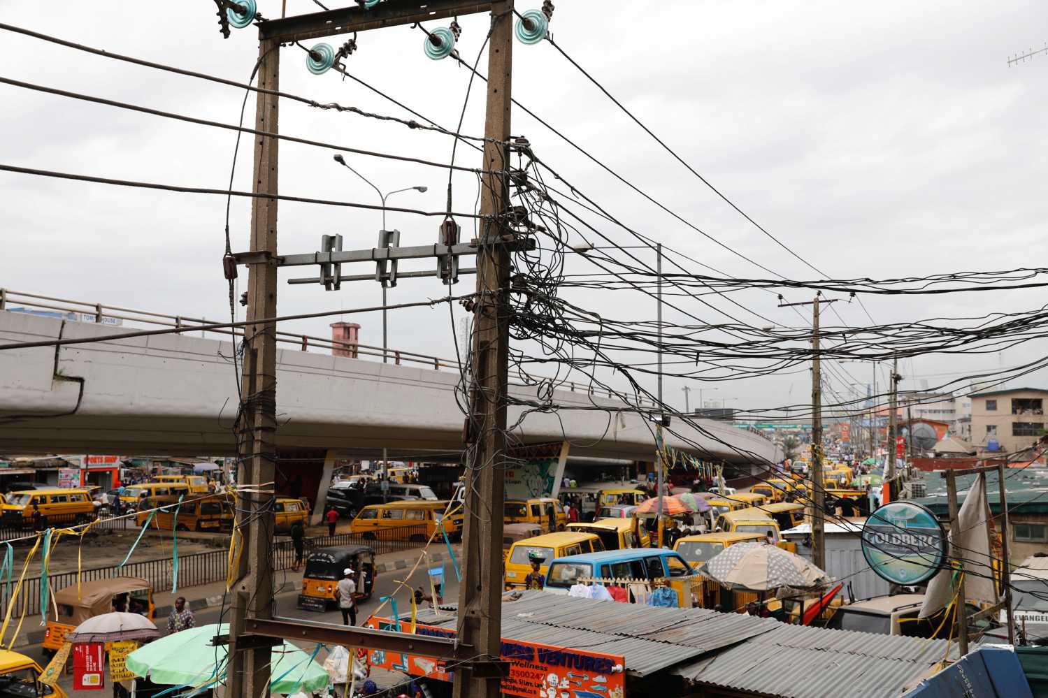 Electric wires are pictured in Ojuelegba district in Nigeria's commercial capital Lagos, Nigeria June 18, 2018. REUTERS/Akintunde Akinleye - RC1A28D557C0
