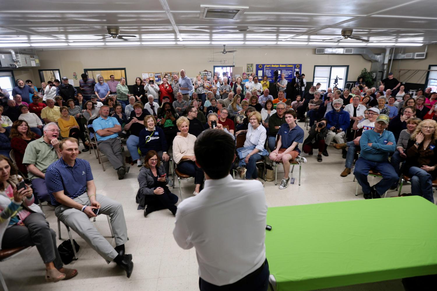 2020 Democratic presidential candidate Pete Buttigieg speaks during a town hall meeting in Fort Dodge, Iowa, U.S., April 16, 2019.  REUTERS/Elijah Nouvelage - RC17753C0590