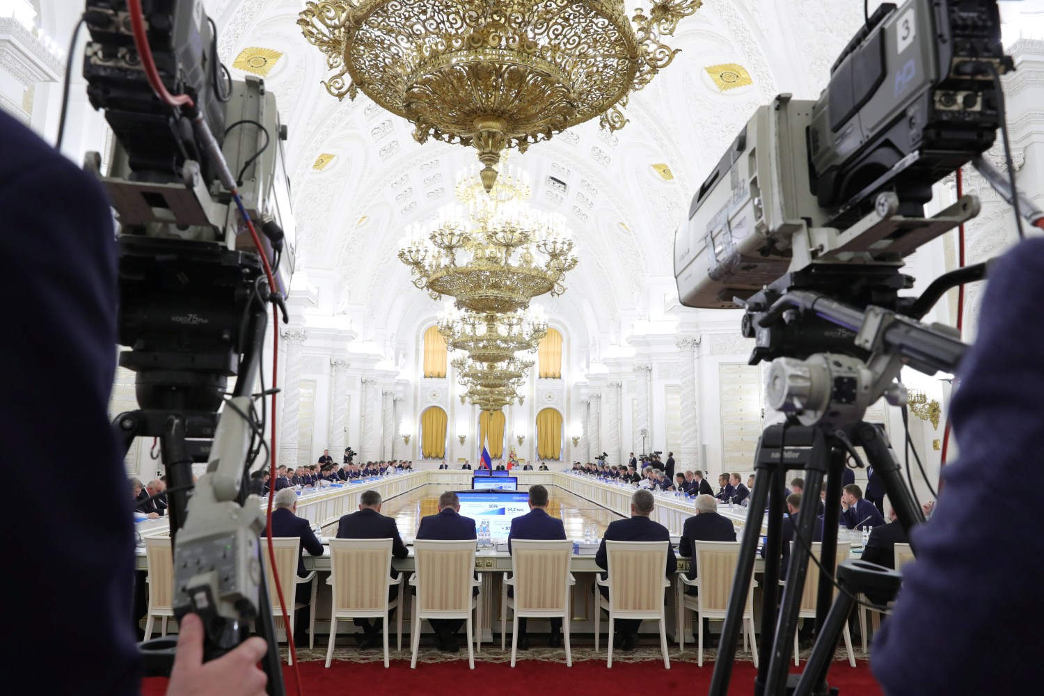 Members of the State Council attend a meeting, chaired by Russian President Vladimir Putin, in Moscow, Russia June 26, 2019. Sputnik/Mikhail Klimentyev/Kremlin via REUTERS ATTENTION EDITORS - THIS IMAGE WAS PROVIDED BY A THIRD PARTY. - RC1D08CAEF20
