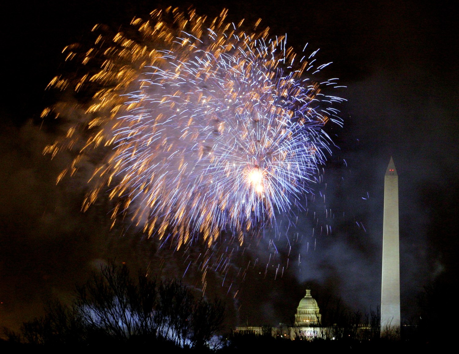Fireworks explode over Washington with the U.S. Capitol and the Washington Monument in view during celebrations for the second inauguration of U.S. President George W. Bush, January 19, 2005. Washington is hosting three days of celebrations leading up to Bush's second inaugural January 20. REUTERS/Molly Riley  MR - RP5DRIGMKMAA