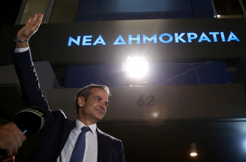 New Democracy conservative party leader Kyriakos Mitsotakis waves as he speaks outside party's headquarters, after the general election in Athens, Greece, July 7, 2019. REUTERS/Costas Baltas - RC1319675550