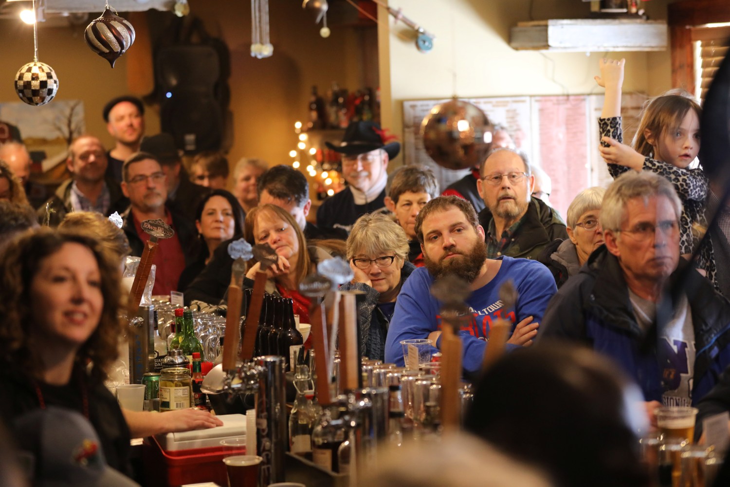 Voters listen as U.S. Senator Cory Booker (D-NJ) speaks during his 2020 U.S. presidential campaign at the Iowa River Brewing in Marshalltown, Iowa, U.S., February 9, 2019. REUTERS/Scott Morgan - RC14160B05C0