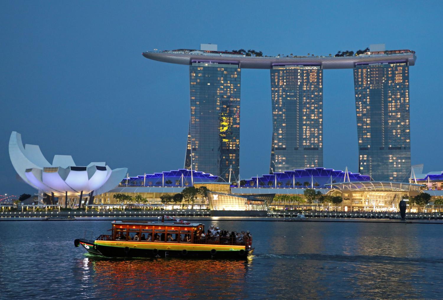 A tourist bum boat passes by the Marina Bay Sands hotel in Singapore July 3, 2019. Picture taken on July 3, 2019. REUTERS/Lim Huey Teng - RC157D90F2D0