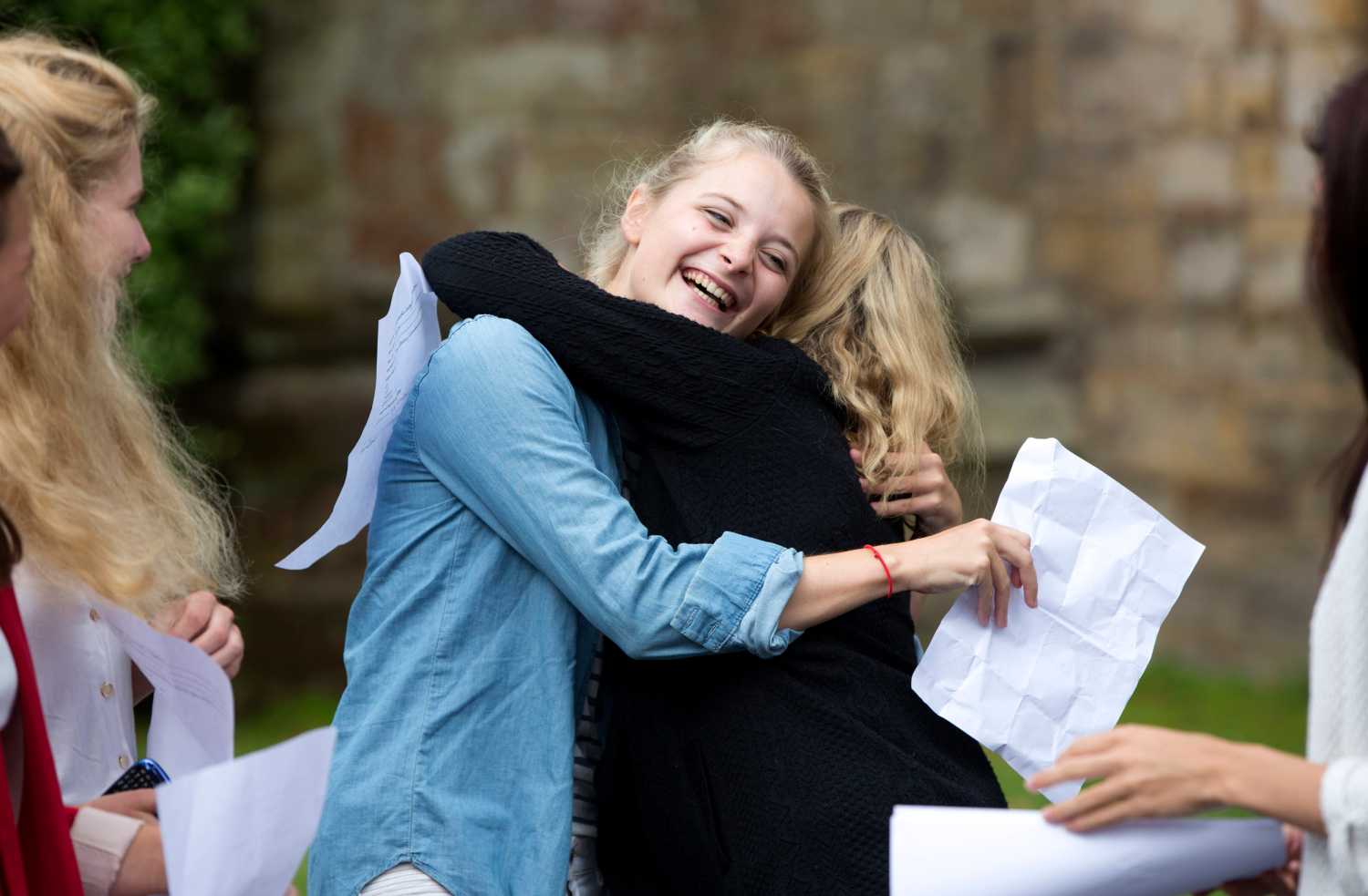 Pupils react after receiving their A-level exam results at St Leonards-Mayfield School in Mayfield, southern England August 15, 2013. More than 300,000 teenage students received their A-level results, in England, Wales and Northern Ireland on Thursday.    REUTERS/Neil Hall (BRITAIN - Tags: EDUCATION SOCIETY) - LM1E98F0SJU01
