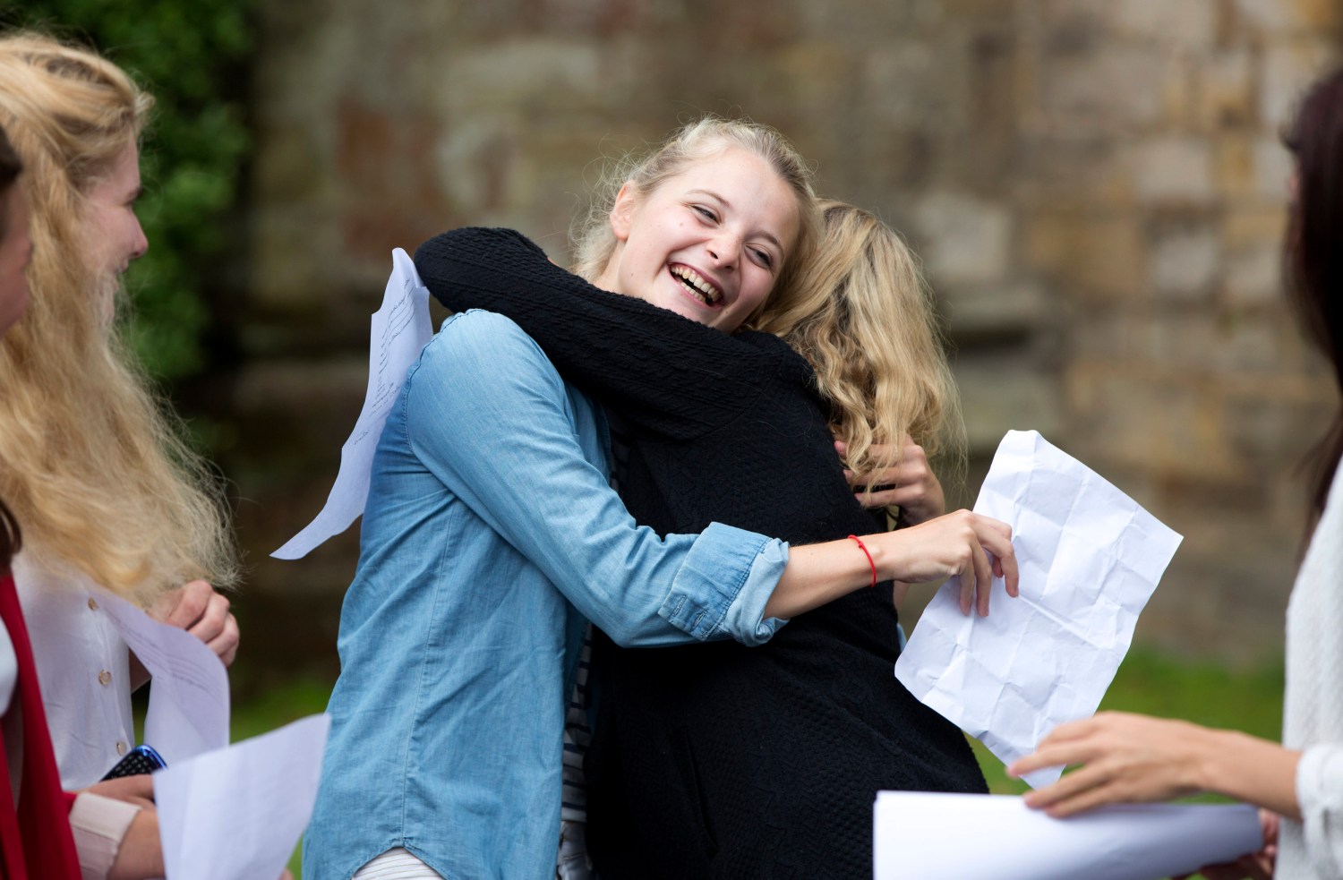 Pupils react after receiving their A-level exam results at St Leonards-Mayfield School in Mayfield, southern England August 15, 2013. More than 300,000 teenage students received their A-level results, in England, Wales and Northern Ireland on Thursday.    REUTERS/Neil Hall (BRITAIN - Tags: EDUCATION SOCIETY) - LM1E98F0SJU01