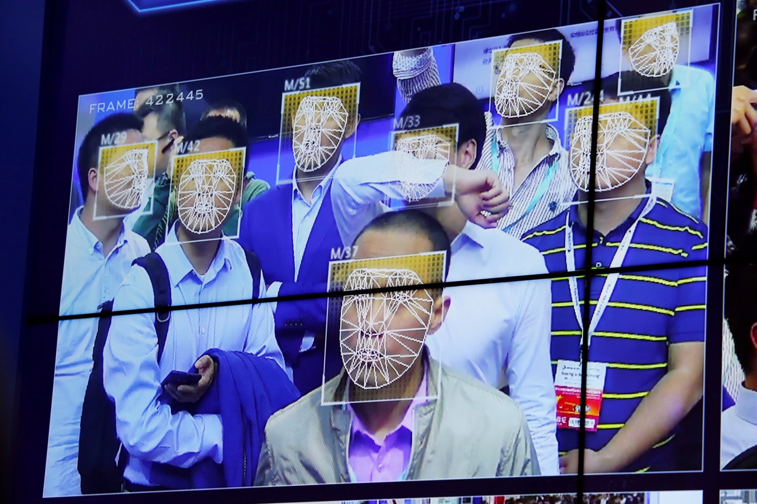 Visitors experience facial recognition technology at Face++ booth during the China Public Security Expo in Shenzhen, China October 30, 2017. Picture taken October 30, 2017.     REUTERS/Bobby Yip - RC1A55461440