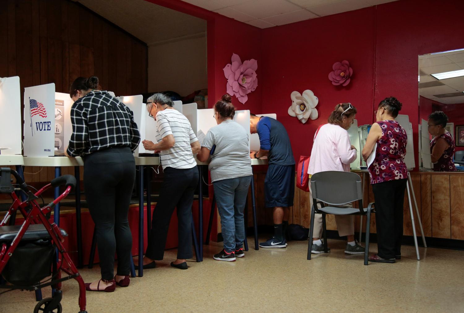 Voters cast their ballots in the Eastmont Community Center during midterms elections in East Los Angeles, California, U.S. November 6, 2018.  REUTERS/Kyle Grillot - RC1792D4D200
