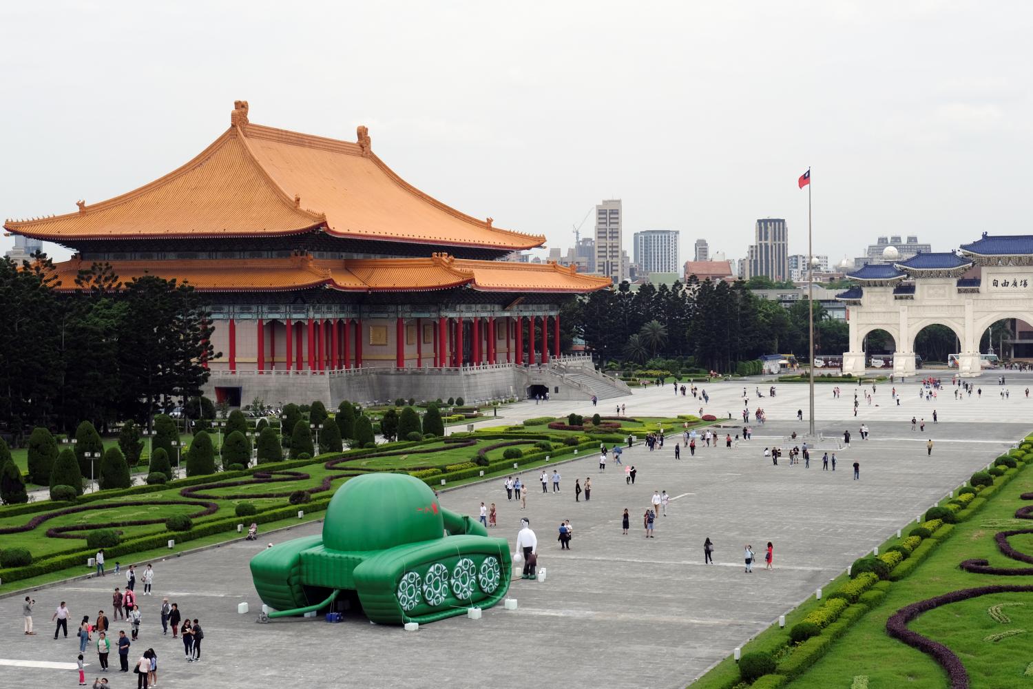 Giant balloons in the shape of a Chinese military tank and Tank Man are placed at the Liberty Square, ahead of June 4th anniversary of military crackdown on pro-democracy protesters in Beijing's Tiananmen Square, in Taipei, Taiwan, May 21, 2019. REUTERS/Tyrone Siu - RC1477575E00