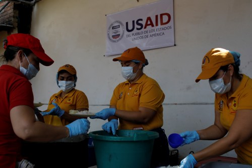 Volunteers serve lunch at a community kitchen set-up by USAID and World Food Programme in Cucuta, Colombia February 7, 2019. REUTERS/Marco Bello - RC1AED504B00