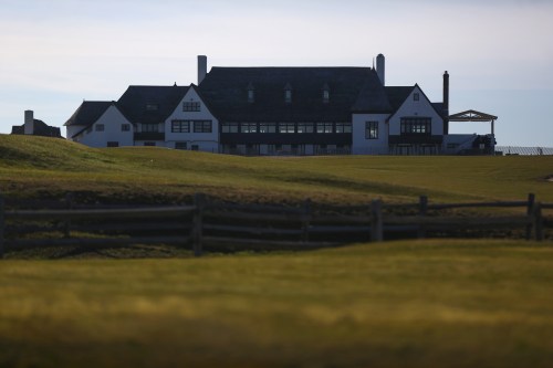 The Maidstone Club, a golf lodge, is seen in East Hampton, New York, March 16, 2016. The market for luxury homes in the Hamptons, the summer playground for Wall Street's wealthiest, is losing some of its luster as financial markets limp along for a second year.  REUTERS/Jeffrey Basinger - GF10000348072