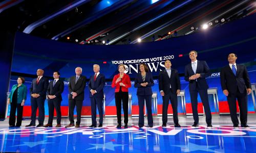 Democratic U.S. presidential candidates Senator Amy Klobuchar, Senator Cory Booker, South Bend Mayor Pete Buttigieg, Senator Bernie Sanders, former Vice President Joe Biden, Senator Elizabeth Warren, Senator Kamala Harris, entrepreneur Andrew Yang, former Rep. Beto O'Rourke and former Housing Secretary Julian Castro pose before the start at the 2020 Democratic U.S. presidential debate in Houston, Texas, U.S. September 12, 2019. REUTERS/Jonathan Bachman - HP1EF9D00SX2R