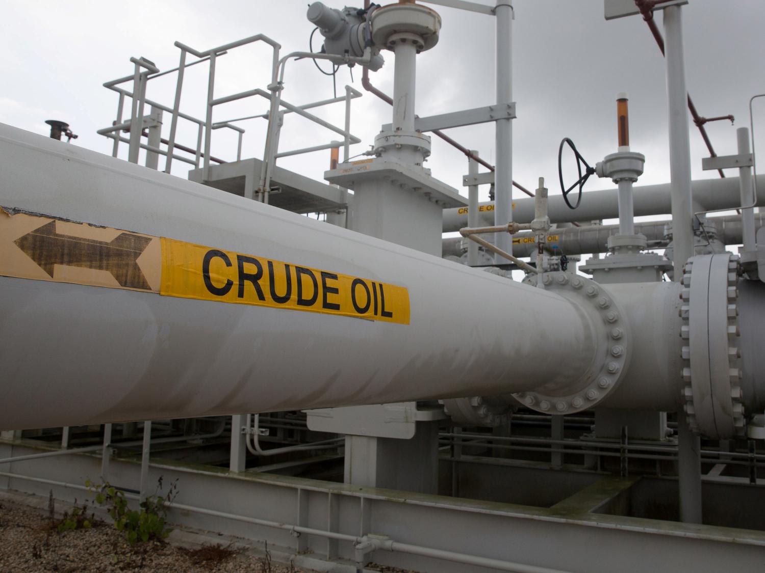 A maze of crude oil pipes and valves is pictured during a tour by the Department of Energy at the Strategic Petroleum Reserve in Freeport, Texas, U.S. June 9, 2016.  REUTERS/Richard Carson - S1AETIZMOIAB