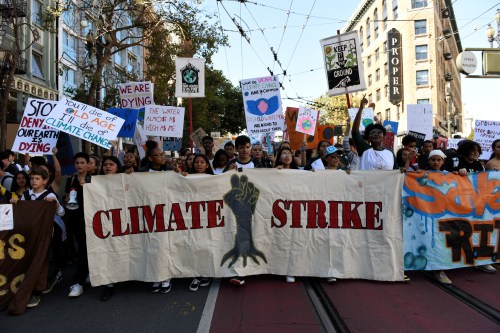 Young people protest during a Climate Strike march in San Francisco, U.S. September 20, 2019. REUTERS/Kate Munsch - RC1E90A6ED10