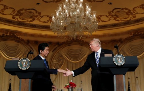 U.S. President Donald Trump (R) and Japan's Prime Minister Shinzo Abe shake hands as they hold a joint press conference at Trump's Mar-a-Lago estate in Palm Beach, Florida, U.S., April 18, 2018. REUTERS/Kevin Lamarque     TPX IMAGES OF THE DAY - RC167DC31850