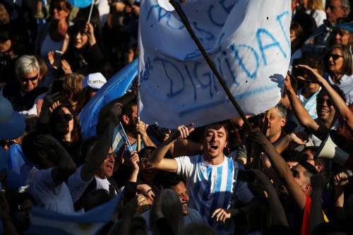 Supporters of Argentina's President Mauricio Macri attend a campaign rally in Buenos Aires, Argentina, September 28, 2019. REUTERS/Agustin Marcarian - RC145B02DD50
