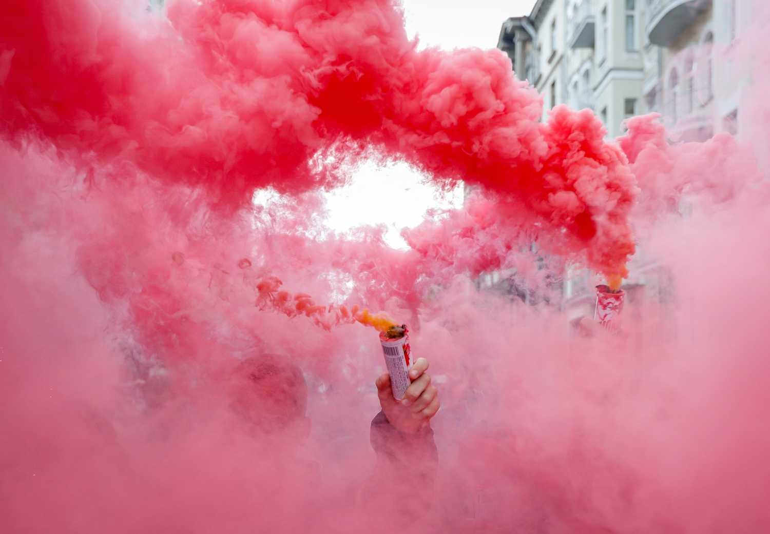 People burn flares during a rally against the approval of the so-called Steinmeier Formula, in Kiev, Ukraine October 6, 2019. REUTERS/Valentyn Ogirenko - RC138F6A3450