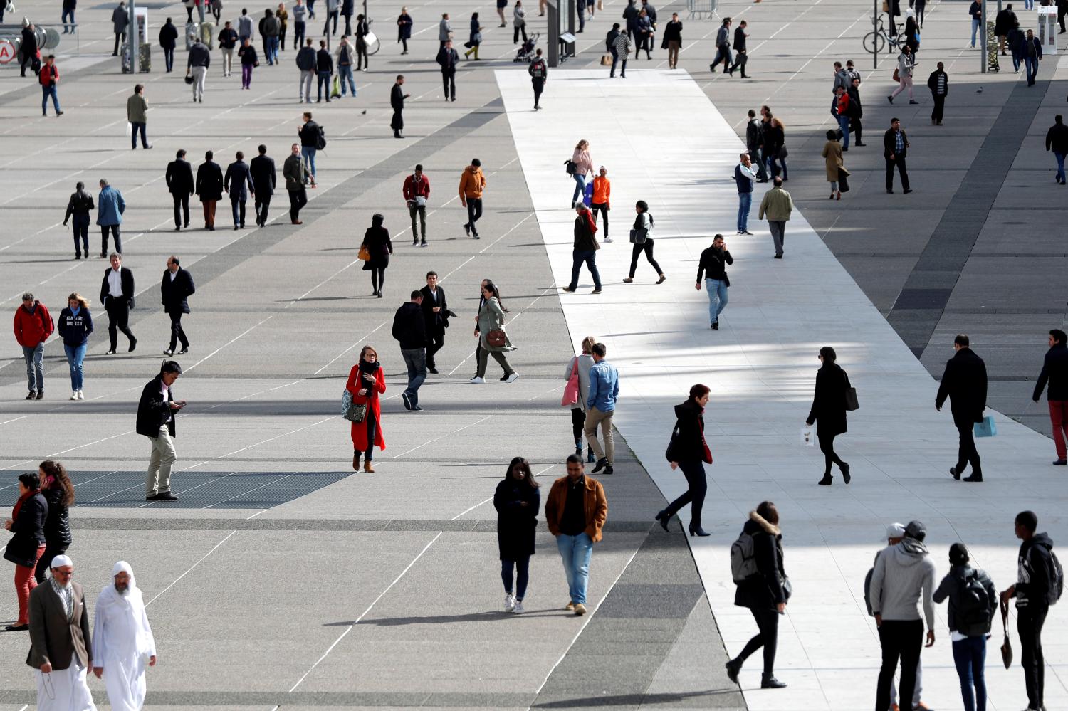 People walk on the esplanade of La Defense, in the financial and business district, west of Paris, France, October 6, 2017. REUTERS/Charles Platiau - RC1B9BB86D30