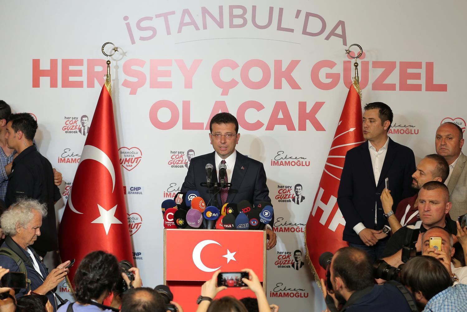 Ekrem Imamoglu, mayoral candidate of the main opposition Republican People's Party (CHP), talks to the media at the CHP election coordination centre in Istanbul, Turkey, June 23, 2019. REUTERS/Huseyin Aldemir - RC129ADD2FF0