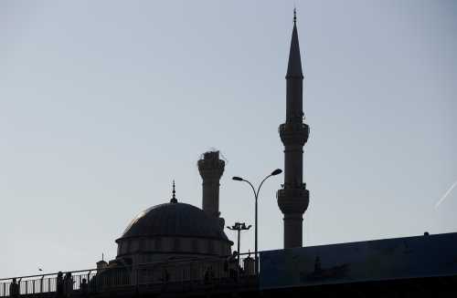Damaged minaret of a mosque is seen after an earthquake in Istanbul, Turkey, September 26, 2019. REUTERS/Murad Sezer - RC1AA58A0190