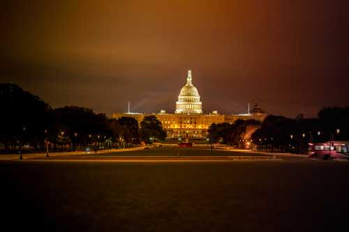 U.S. capitol building at night