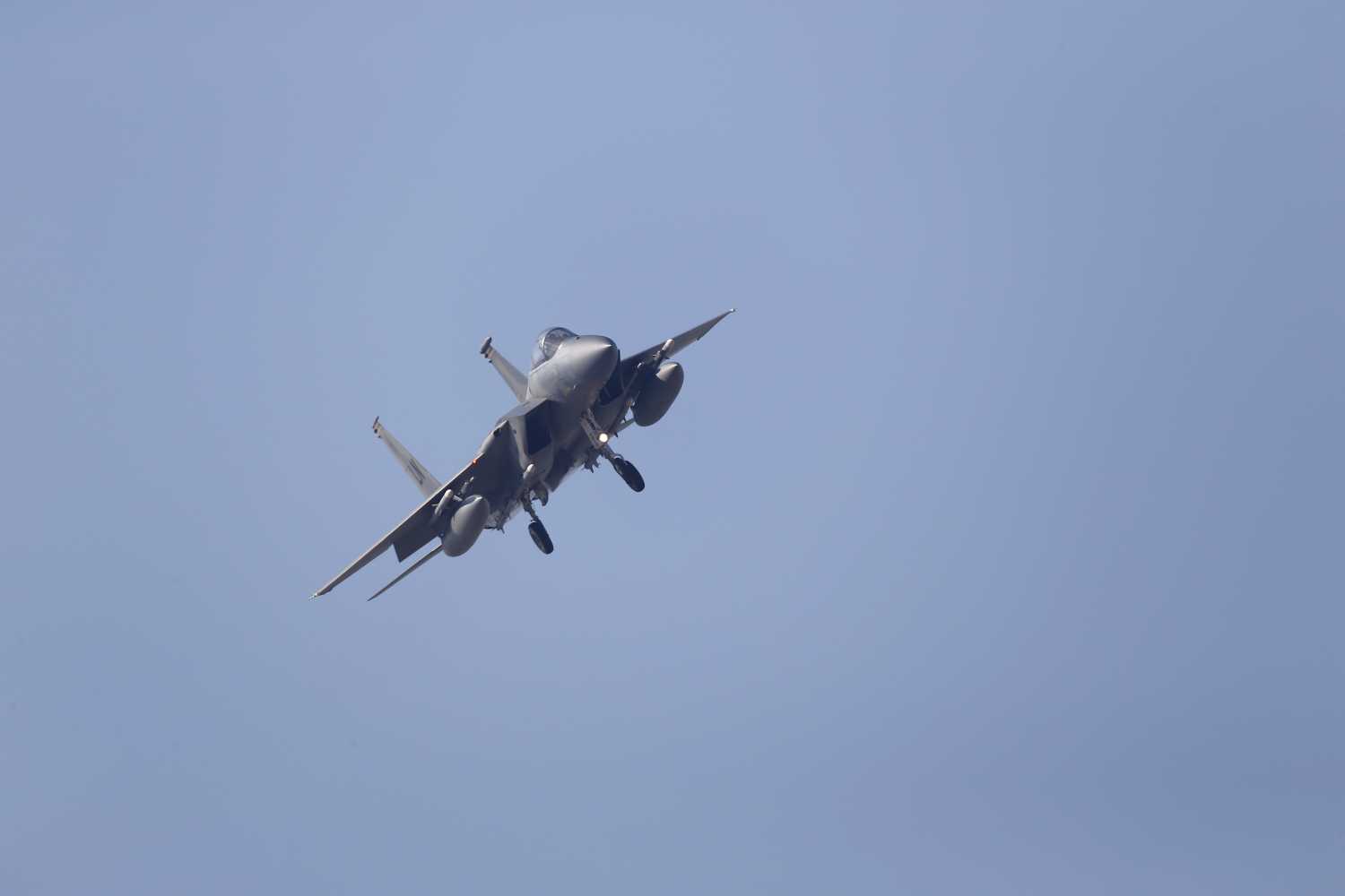 A U.S. Air Force F15-E fighter jet takes off from Incirlik airbase in the southern city of Adana, Turkey, December 11, 2015. REUTERS/Umit Bektas - GF10000262248