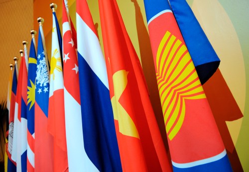 The Association of Southeast Asian Nations (ASEAN) flag (R) leads the flags of the 10-member countries during the ASEAN Regional Forum meeting in Singapore July 23, 2008. The ASEAN members are Brunei, Cambodia, Indonesia, Laos, Malaysia, Myanmar, Philippines, Singapore, Thailand and Vietnam.  REUTERS/Romeo Gacad/Pool    (SINGAPORE) - GM1E47N1OJQ01