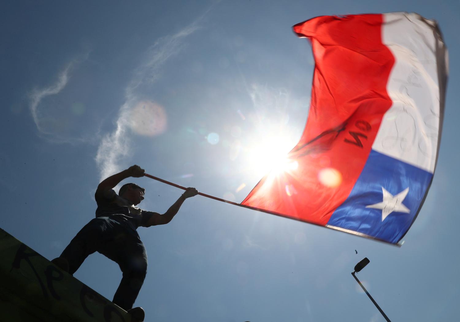 A person waves a Chilean flag during a protest against Chile's government in Santiago, Chile November 12, 2019. REUTERS/Pilar Olivares - RC2S9D9CL74K